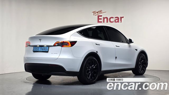 Tesla Model Y 2022 — photo 2