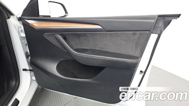 Tesla Model Y 2022 — photo 14