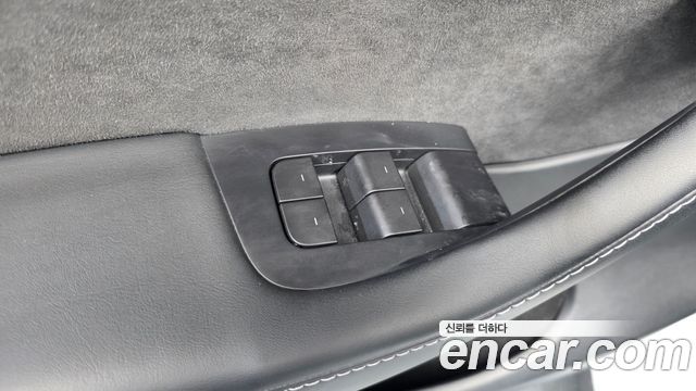 Tesla Model Y 2022 — photo 28