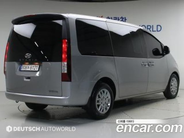 Hyundai Staria 2024 — photo 2
