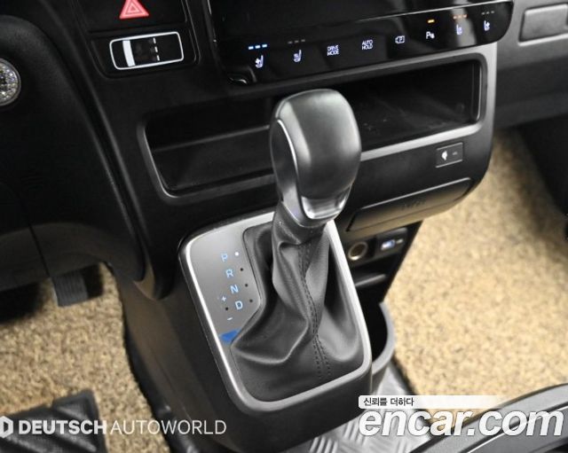 Hyundai Staria 2024 — photo 9