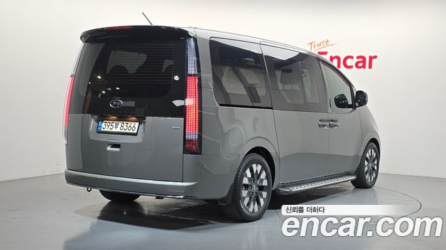 Hyundai Staria 2022 — photo 2