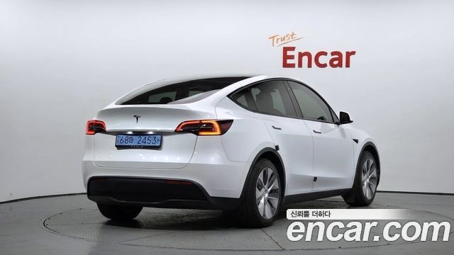Tesla Model Y 2024 — photo 2