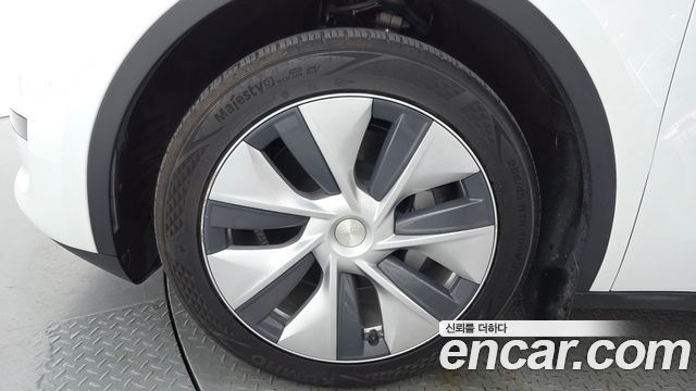 Tesla Model Y 2024 — photo 5
