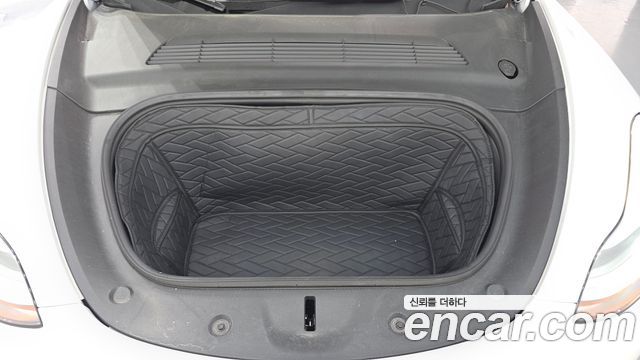Tesla Model Y 2024 — photo 6