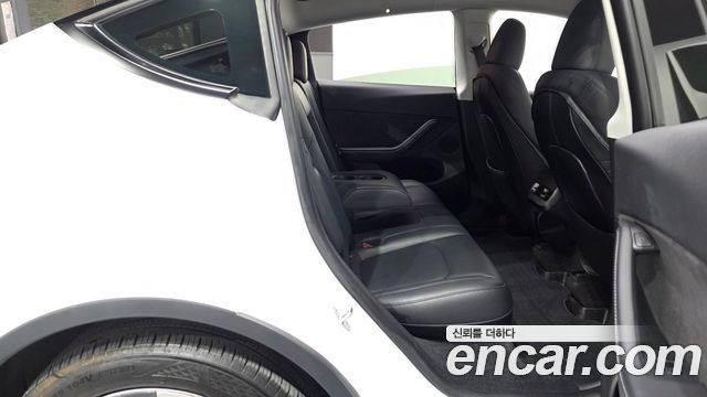 Tesla Model Y 2024 — photo 17