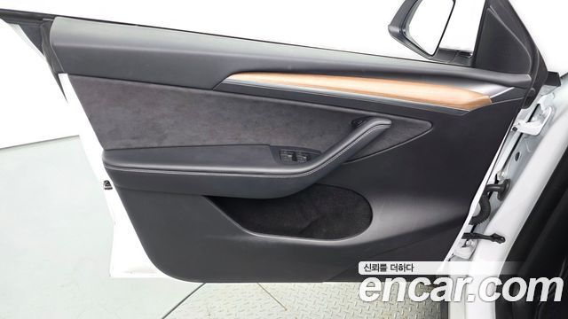 Tesla Model Y 2024 — photo 14