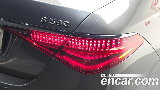 Mercedes-Benz S-Class 2022 — photo 9