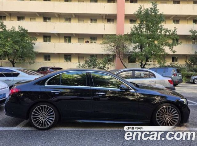 Mercedes-Benz C-Class 2023 — photo 3