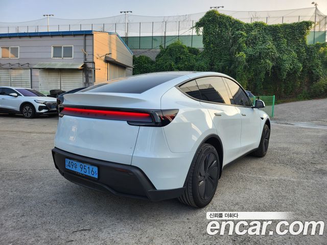 Tesla Model Y 2026 — photo 2