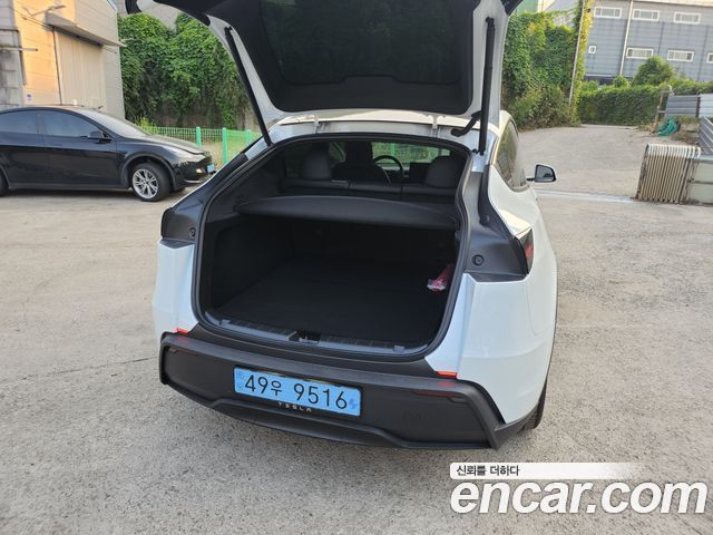 Tesla Model Y 2026 — photo 4