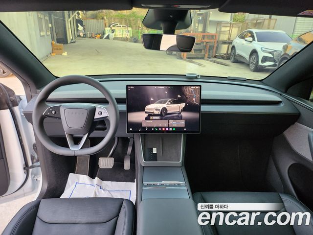 Tesla Model Y 2026 — photo 11