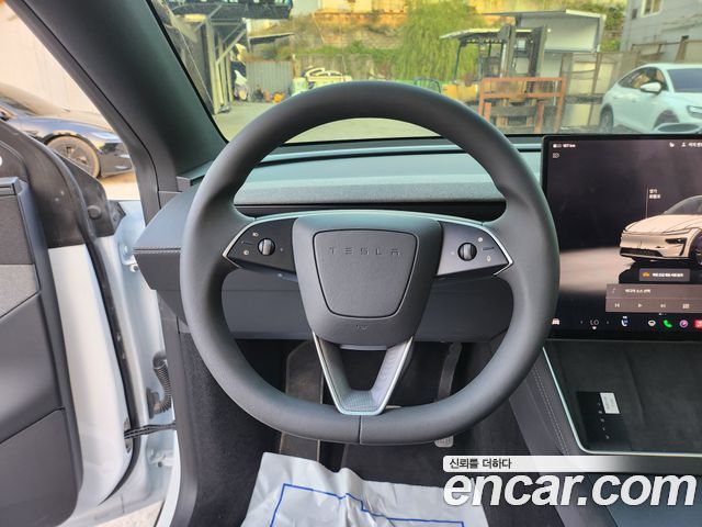 Tesla Model Y 2026 — photo 12