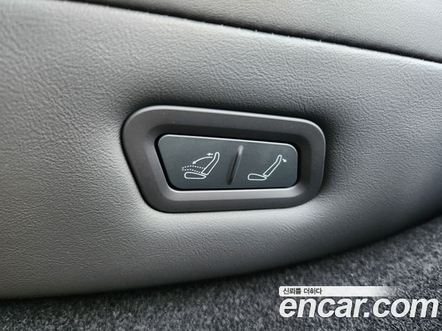Tesla Model Y 2026 — photo 17