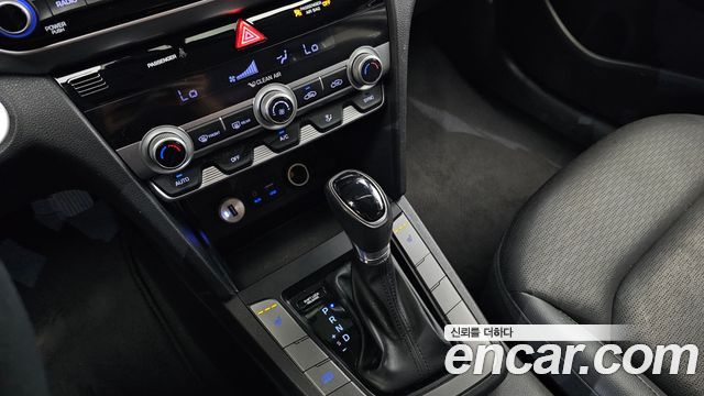 Hyundai AVANTE 2020 — photo 12