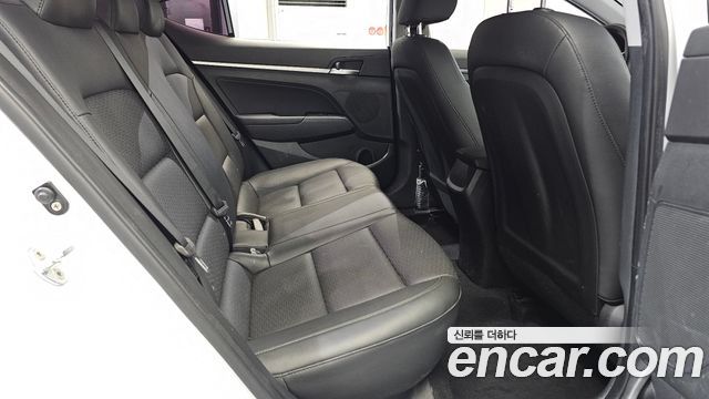 Hyundai AVANTE 2020 — photo 17