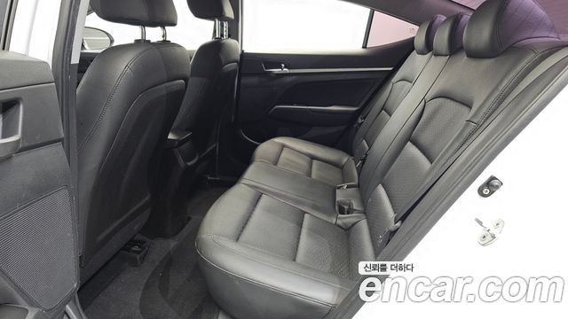 Hyundai AVANTE 2020 — photo 18