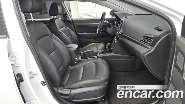 Hyundai AVANTE 2020 — photo 16