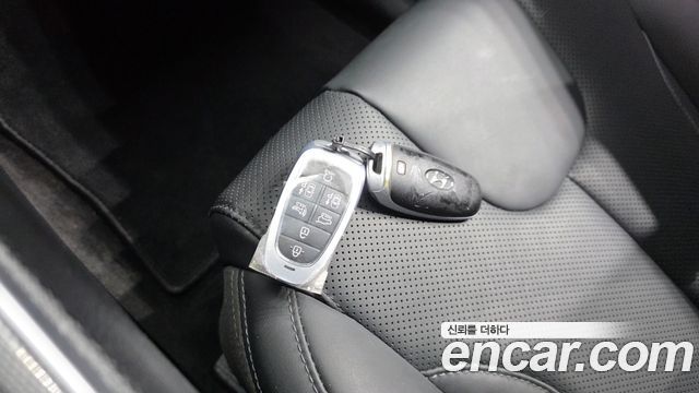 Hyundai Santafe 2022 — photo 22