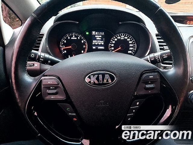 Kia K3 2017 — photo 9