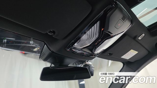 BMW 5-Series 2023 — photo 25