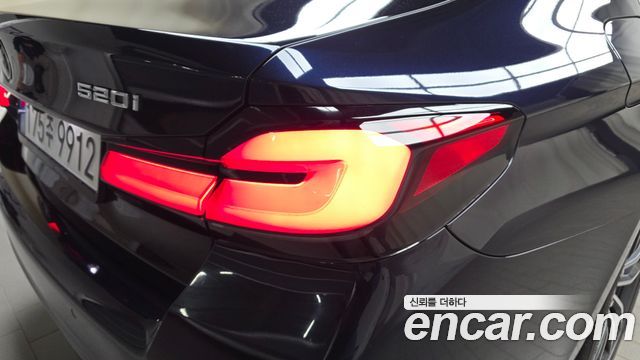BMW 5-Series 2023 — photo 9