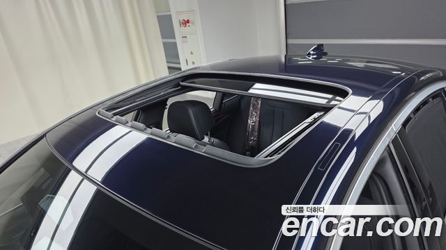 BMW 5-Series 2023 — photo 27