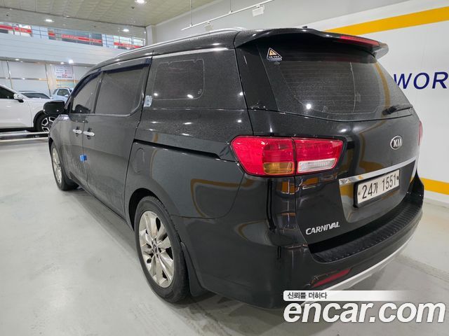 Kia Canival 2015 — photo 6