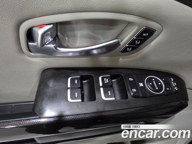Kia Canival 2015 — photo 7