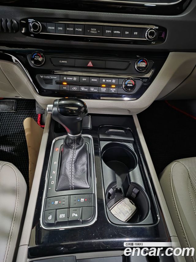 Kia Canival 2015 — photo 13