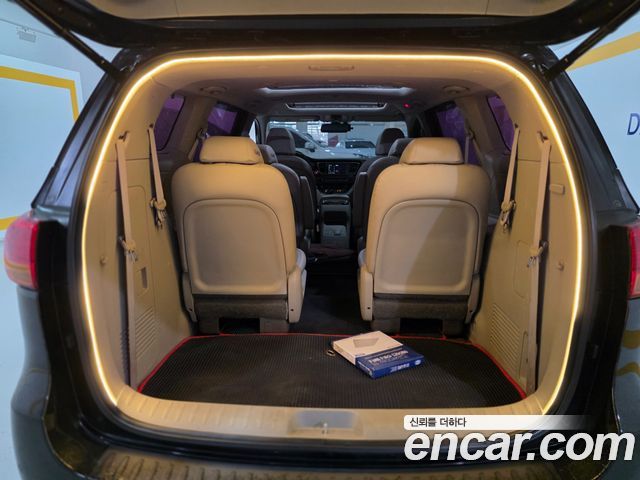Kia Canival 2015 — photo 16