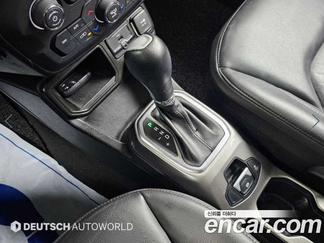 Jeep Renegade 2019 — photo 9