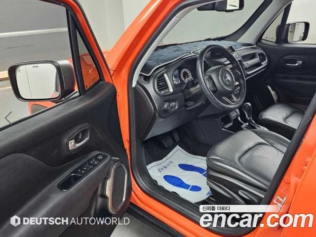 Jeep Renegade 2019 — photo 11