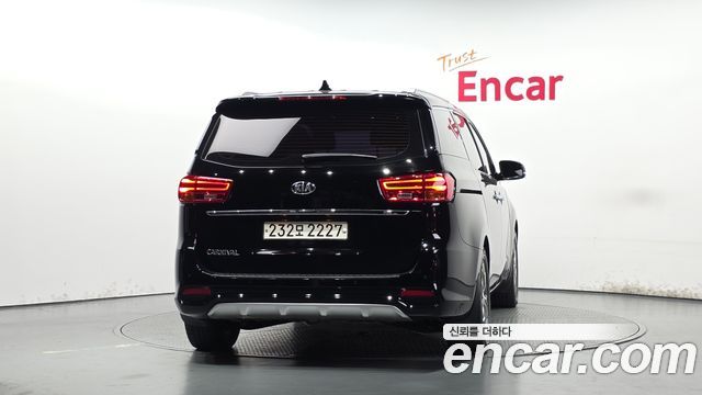Kia Canival 2019 — photo 4