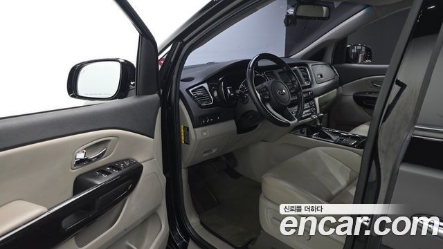 Kia Canival 2019 — photo 10