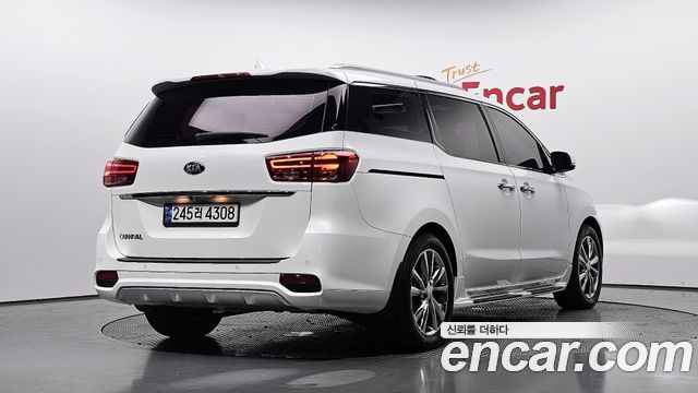 Kia Canival 2019 — photo 2