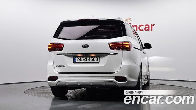 Kia Canival 2019 — photo 4