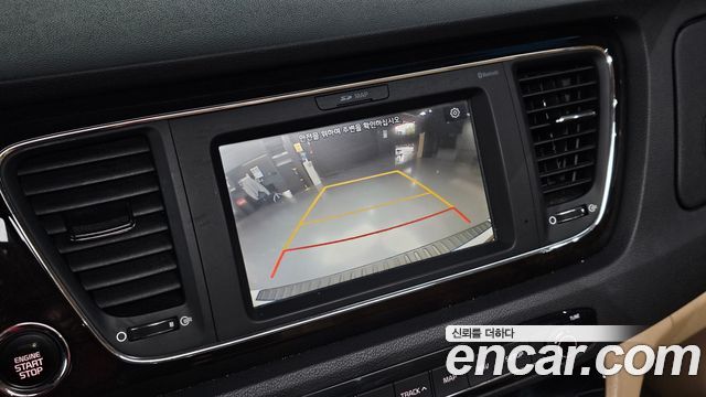 Kia Canival 2019 — photo 16