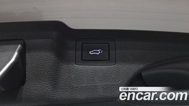 Hyundai Santafe 2018 — photo 28