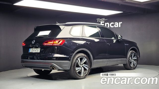 Volkswagen Touareg 2020 — photo 2