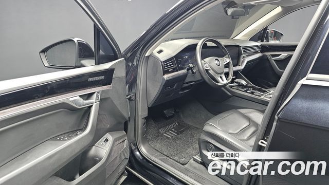 Volkswagen Touareg 2020 — photo 10