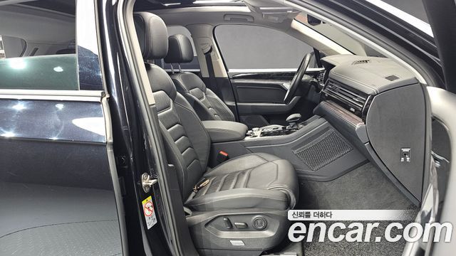 Volkswagen Touareg 2020 — photo 12