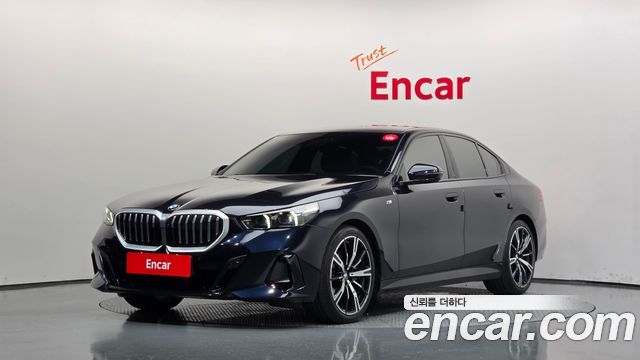 BMW 5-Series 2024 — photo 1