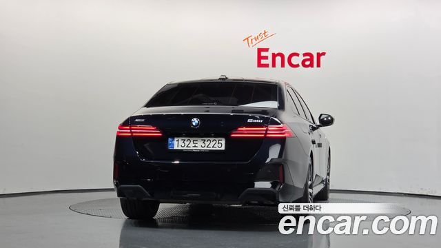 BMW 5-Series 2024 — photo 4