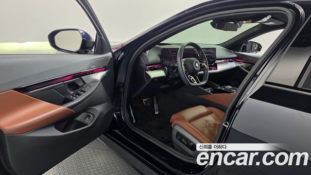 BMW 5-Series 2024 — photo 13