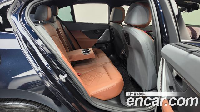 BMW 5-Series 2024 — photo 17
