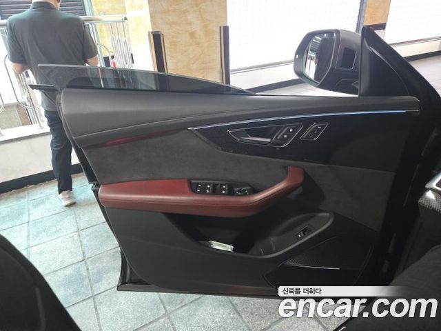 Audi SQ8 2021 — photo 13
