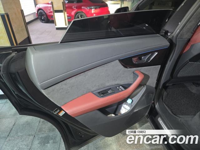 Audi SQ8 2021 — photo 16