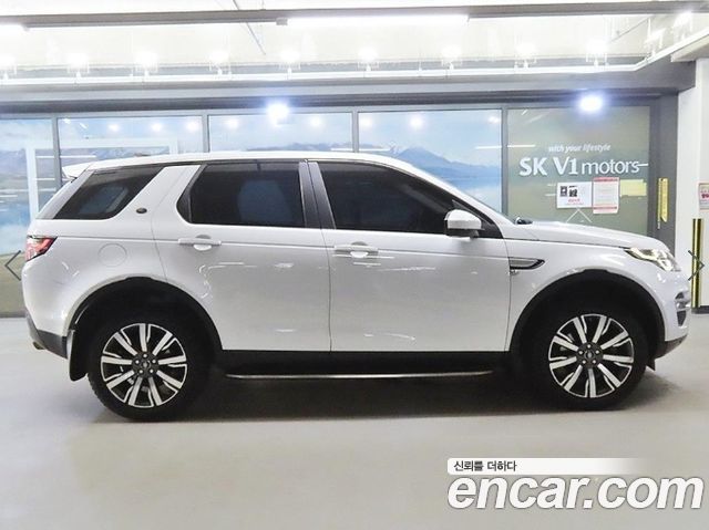 Land Rover Discovery Sport 2017 — photo 3