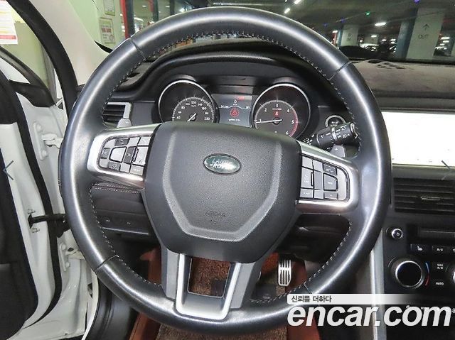 Land Rover Discovery Sport 2017 — photo 8